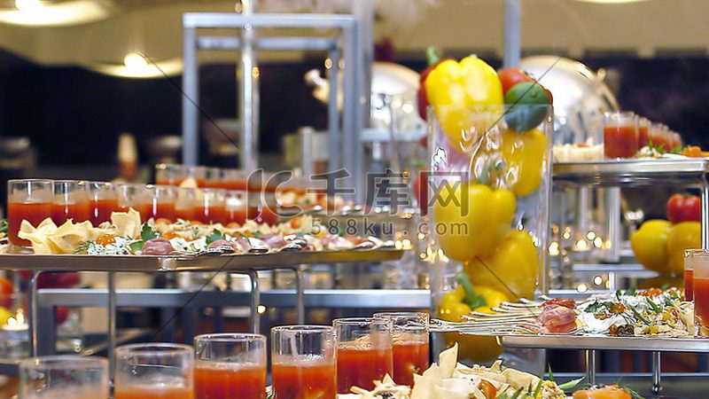 休闲食品批发价格之谜：揭秘一箱多少钱的背后**